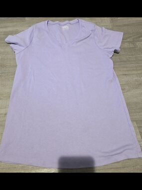 Eddie Bauer Lavender V-Neck Short Sleeve Tee